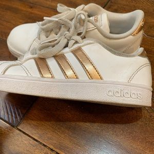 Adidas girls sneakers with gold lines
